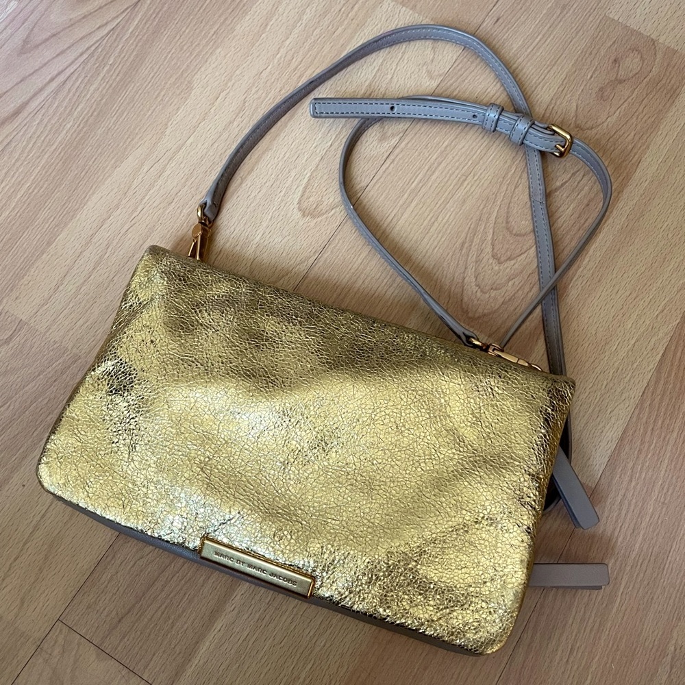 MINT Marc by Marc Jacobs Convertible Clutch w Removable Crossbody Strap, Gold